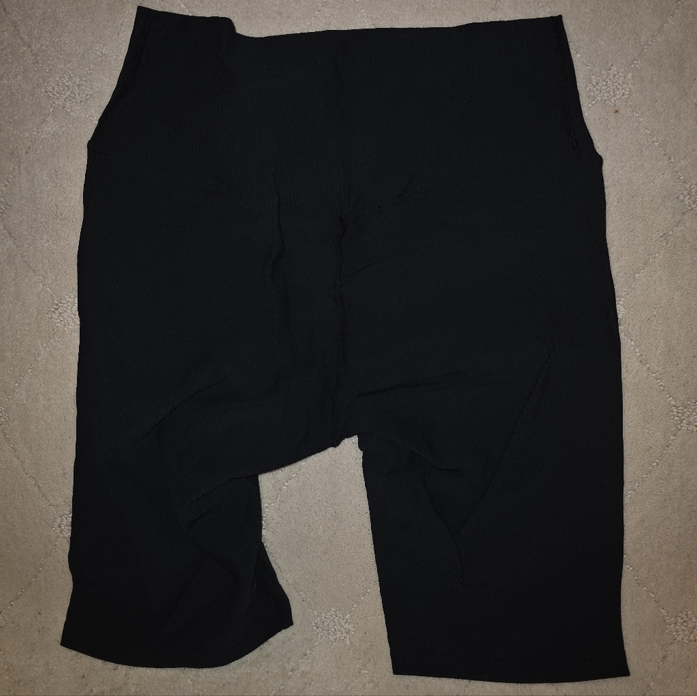 Lavento Ribbed Biker Shorts - Picture 2 of 3
